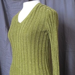 CHICO'S V-NECK OLIVE GREEN CABLE KNIT SWEATER